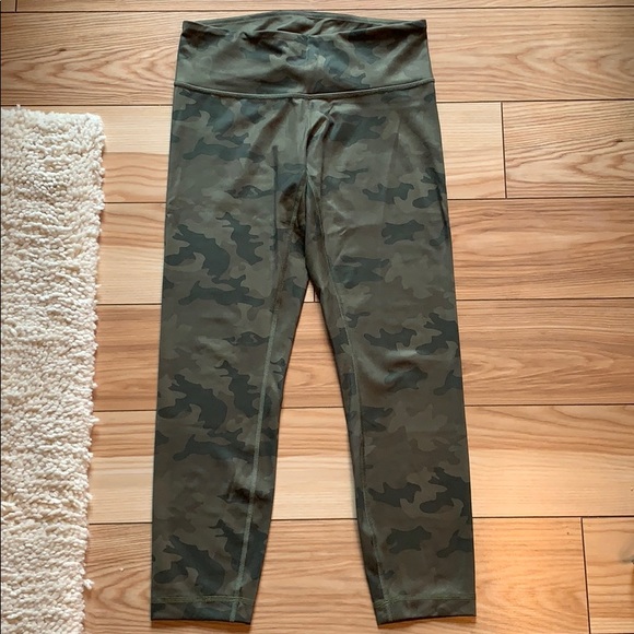 lululemon athletica Pants - Lululemon wunder under crops in camo